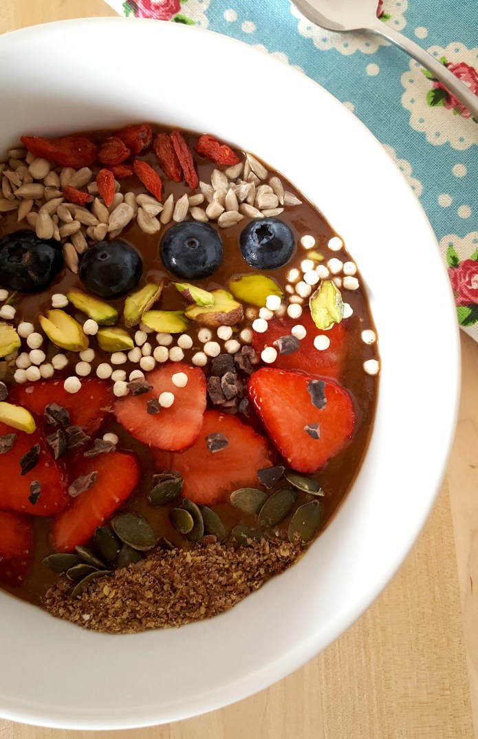 Cacao wheatgrass smoothie bowl 32