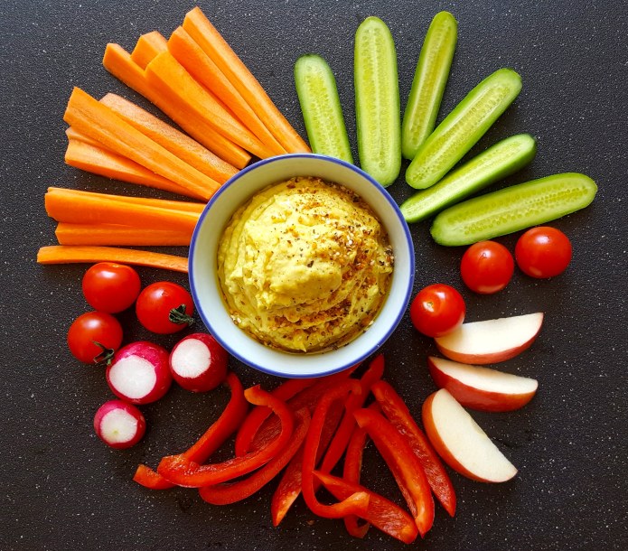 Turmeric hummus 1